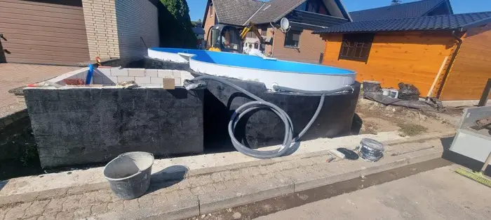 Poolbecken vor dem Einsetzen