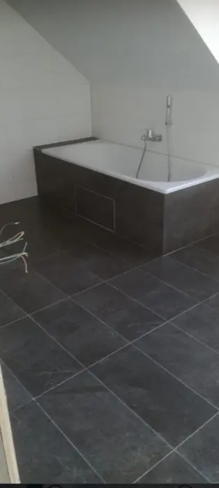 Fertiges Bad mit Badewanne